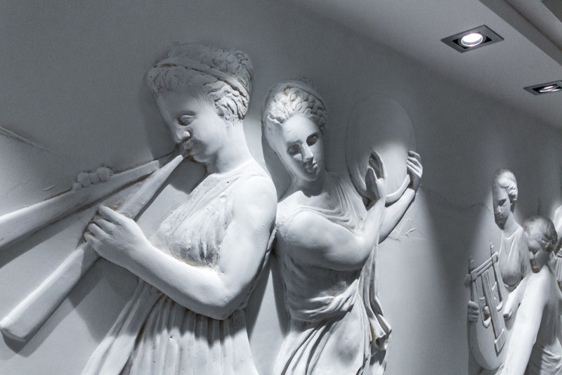 Квартирный вопрос. В греческом зале