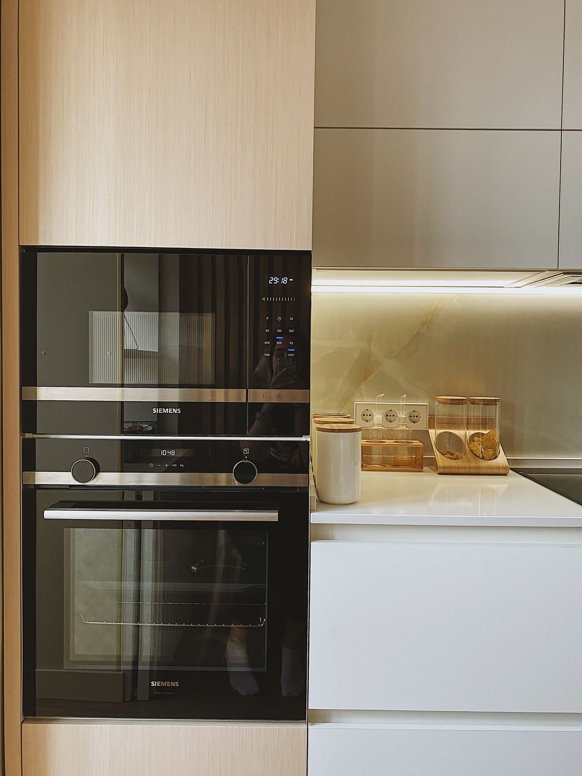 Кухня и лоджия в Сочи