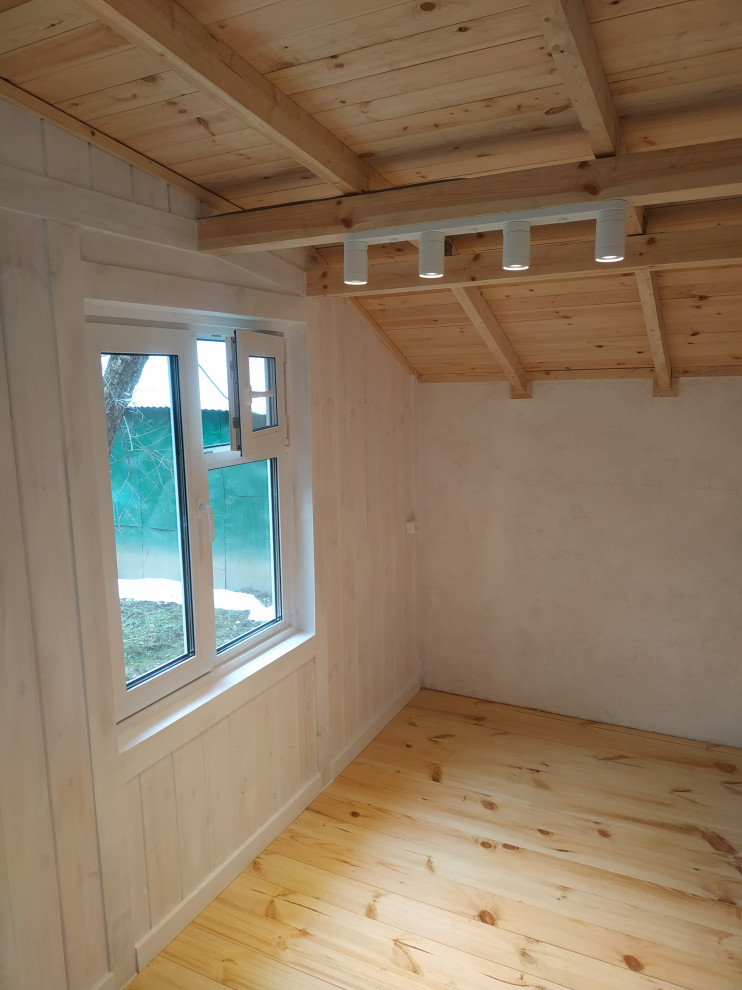 Пристройка прихожей к старому дому в деревне