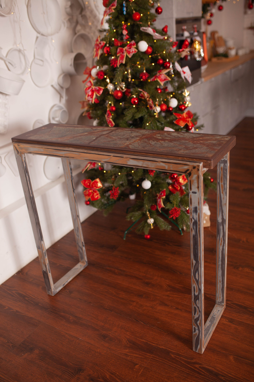 Консоль из натурального камня с дубовой окантовкой