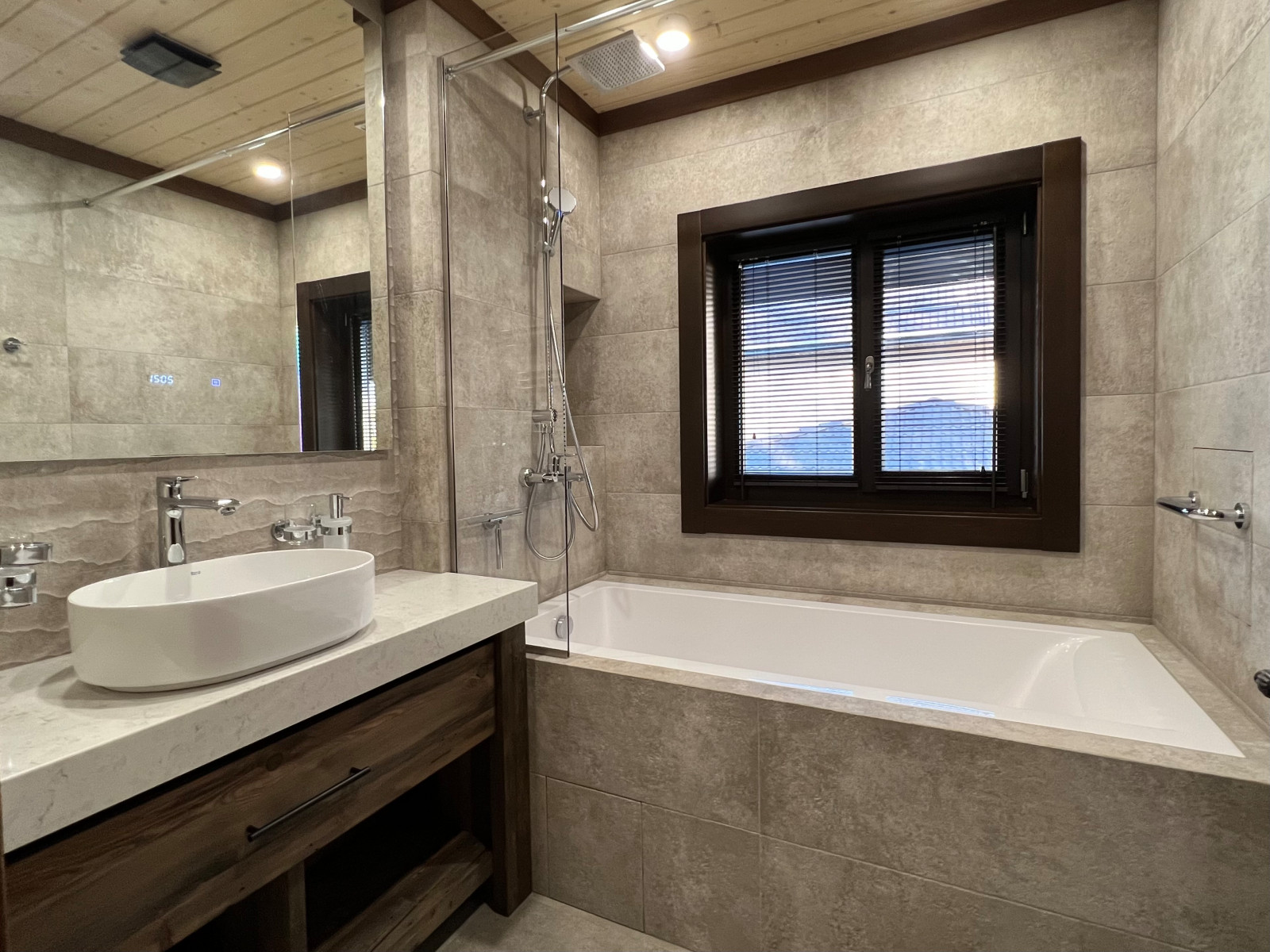 Остекление дома, веранды и гаража деревянными окна из сосны