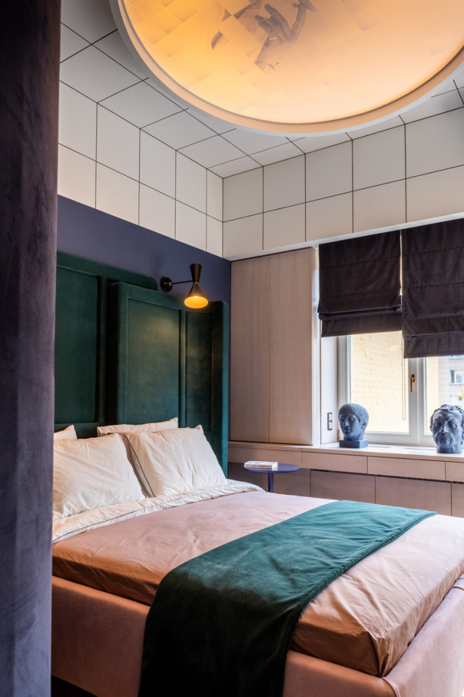 Спальня с портретом музы