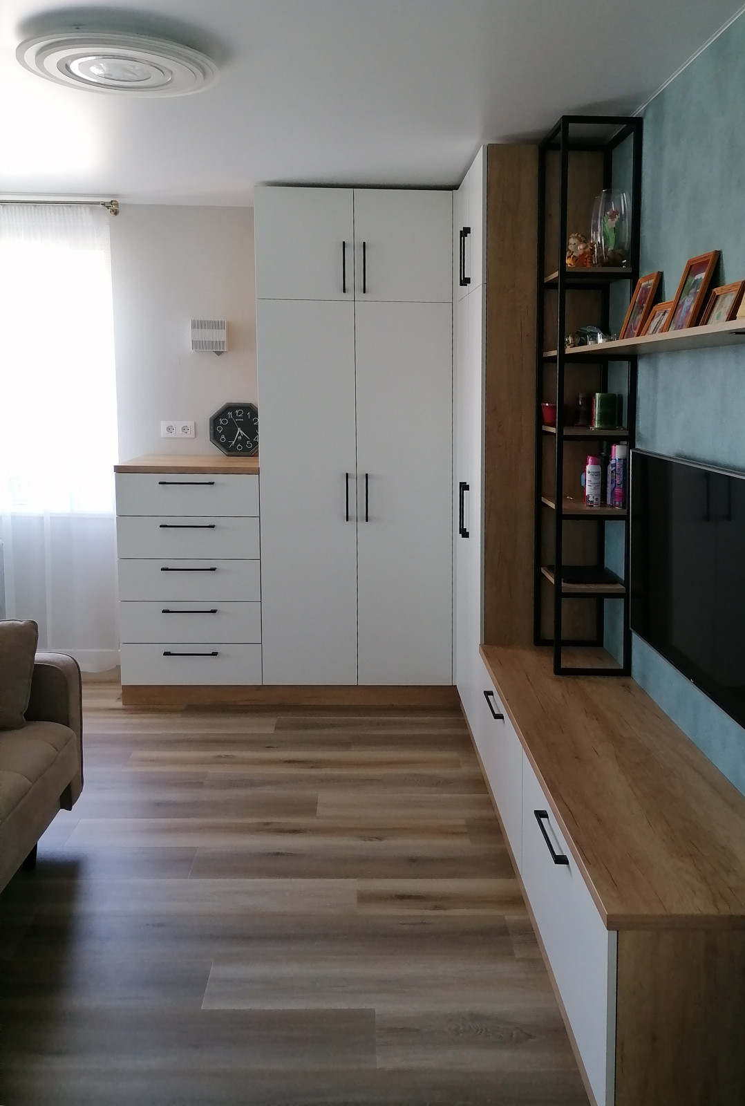 Двухкомнатная квартира с зонированием гостиной