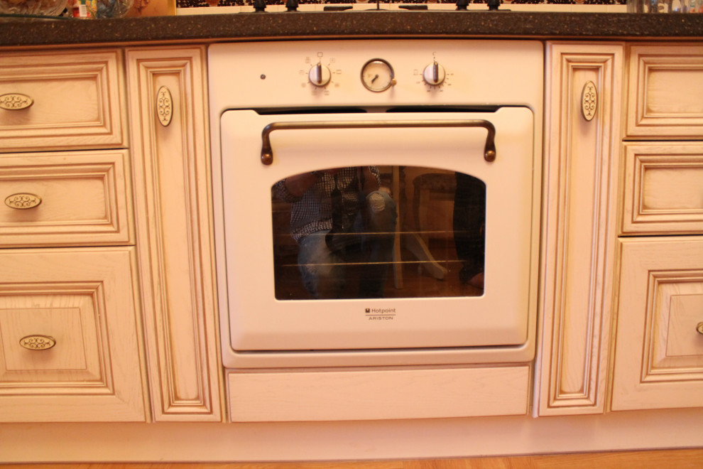 Стеклянные фасады на кухне