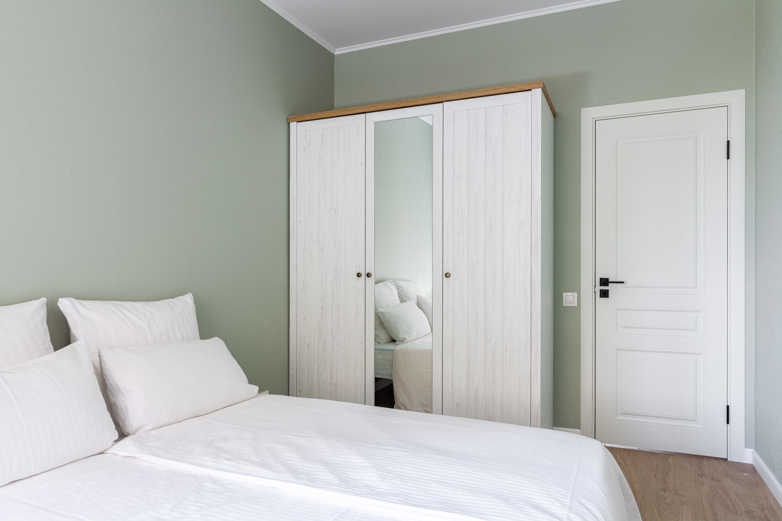 Light green 2 bedroom apartment at Moscow region