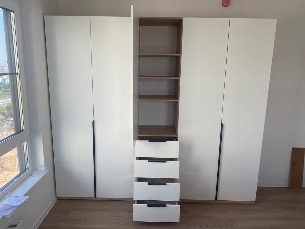 Распашные шкафы