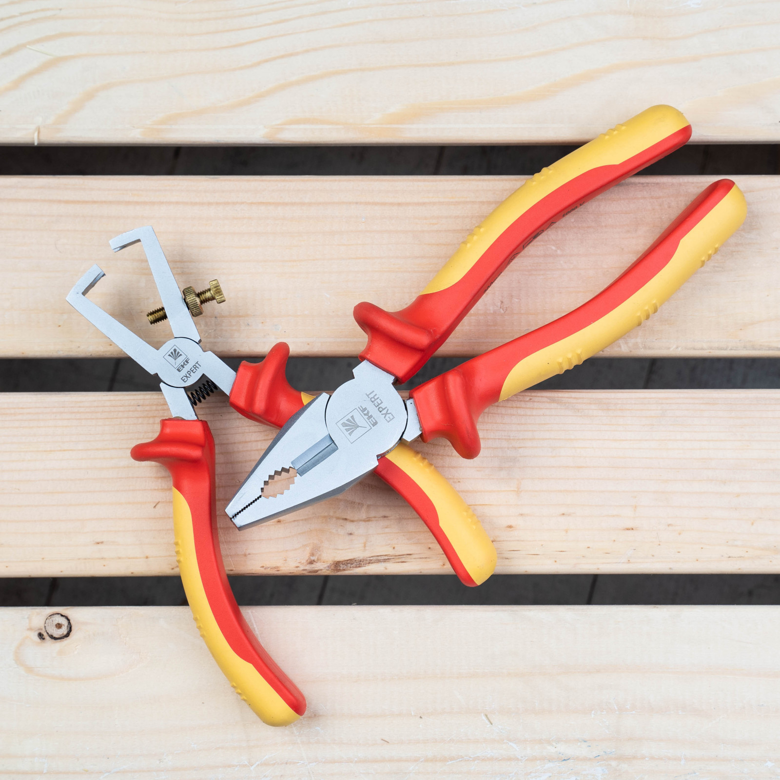 Электромонтажные изделия и инструменты EKF