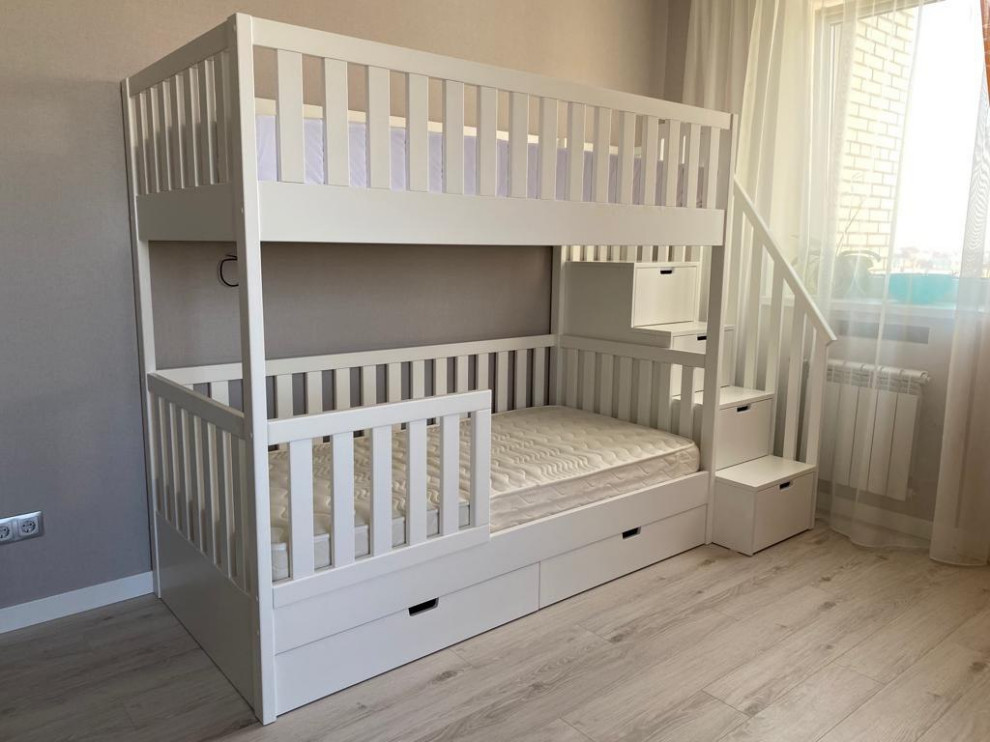 Двухъярусная кровать с лестницей-комодом