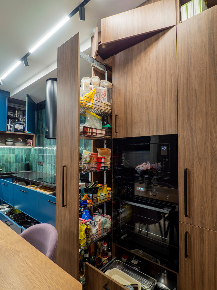 Кухня в современном стиле со встроенным аквариумом