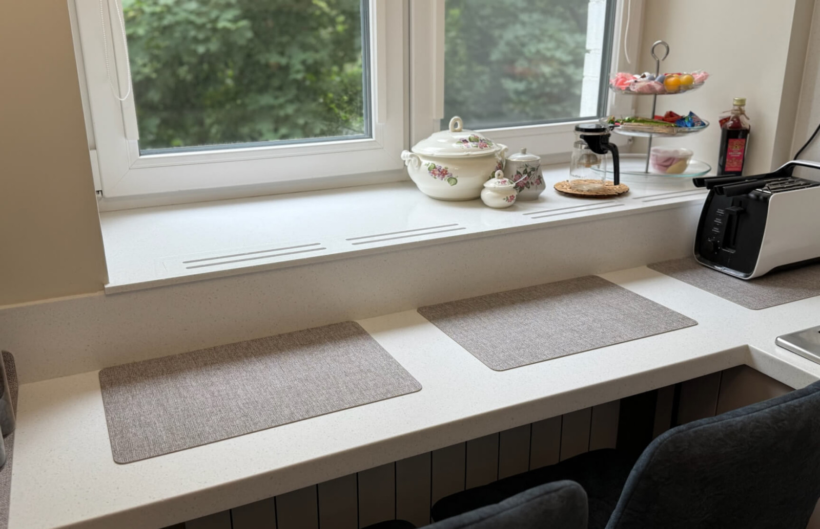 Эргономичная кухня в цвете серый кашемир