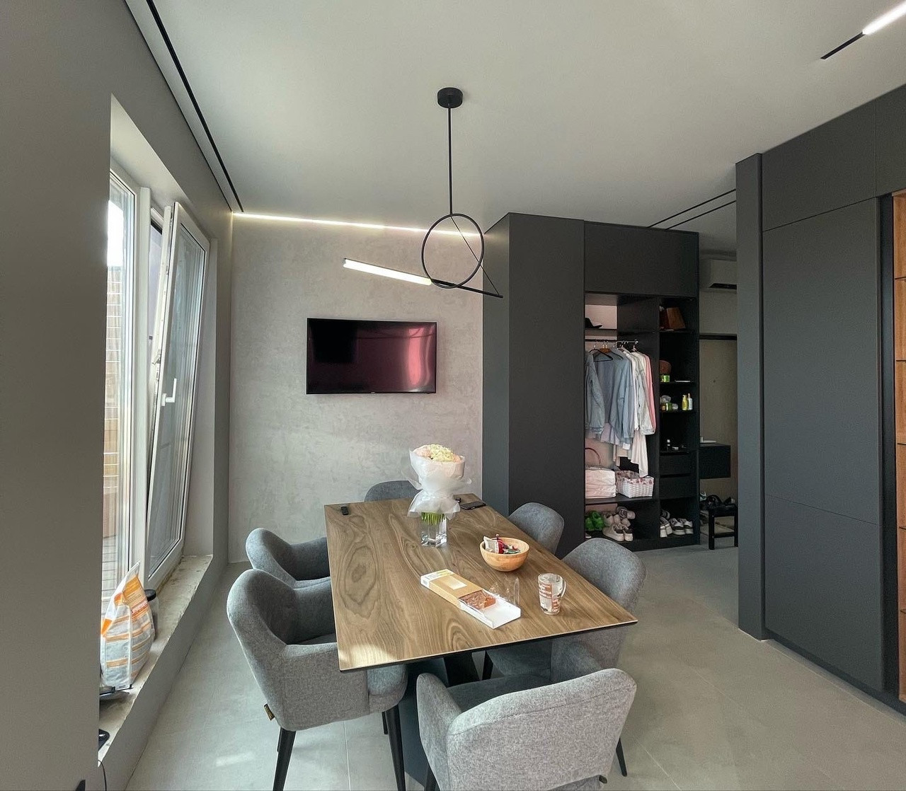 Теневые потолки и линейное освещение в ЖК Европейский берег