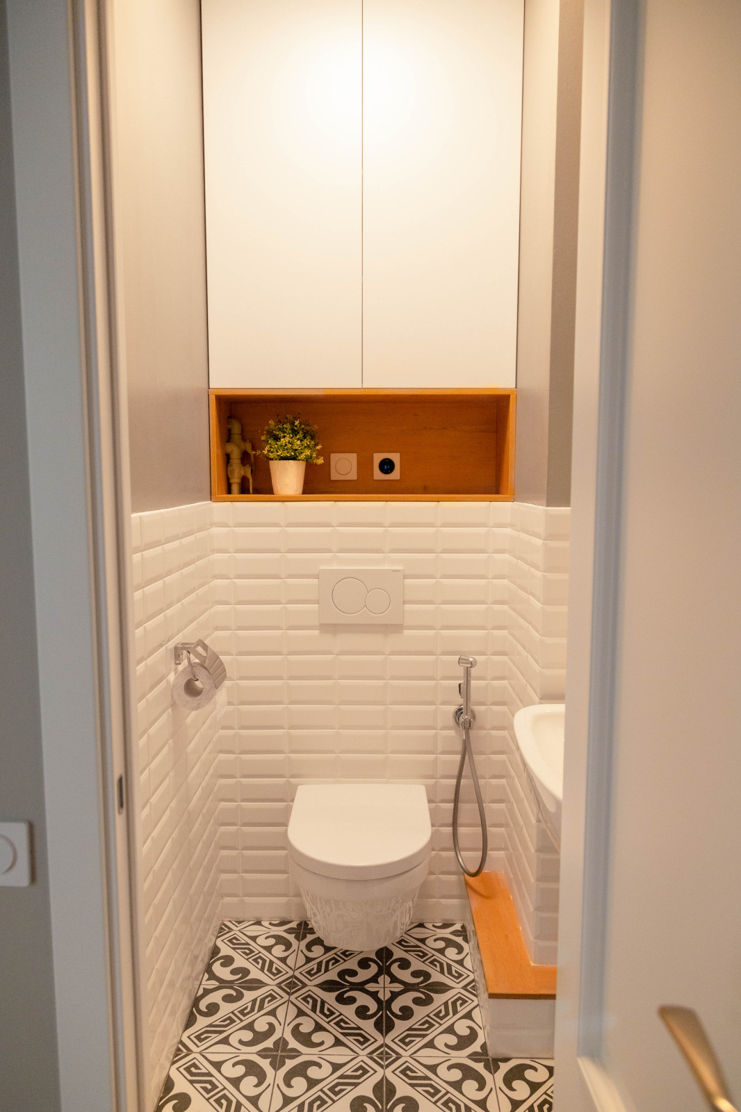 Малый санузел с плиткой кабанчик