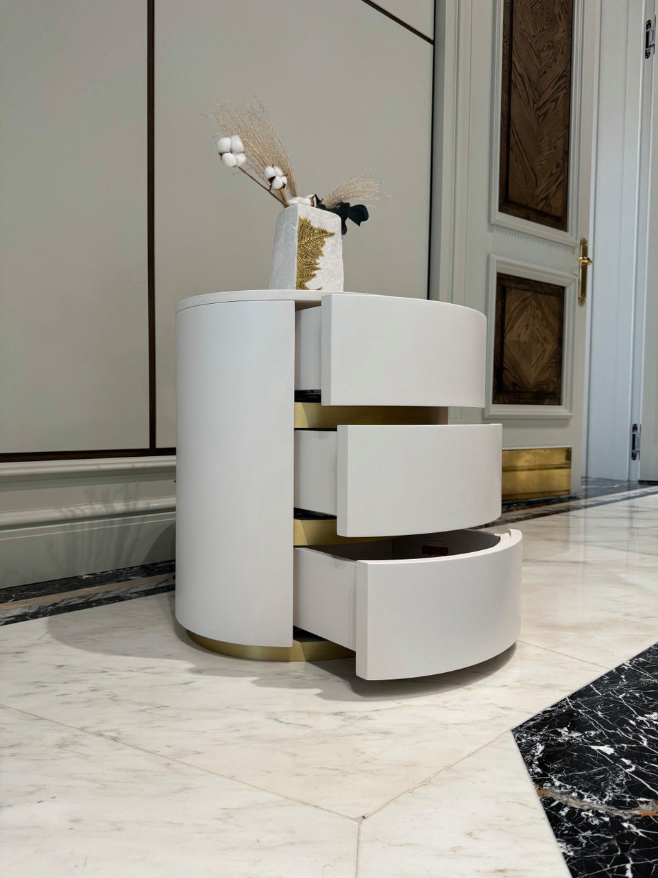 Тумба прикроватная