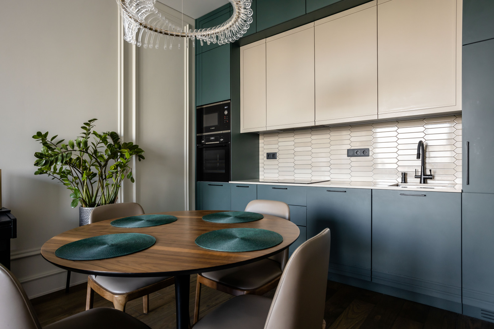 Минимализм и элегантность: кухня в одну стену