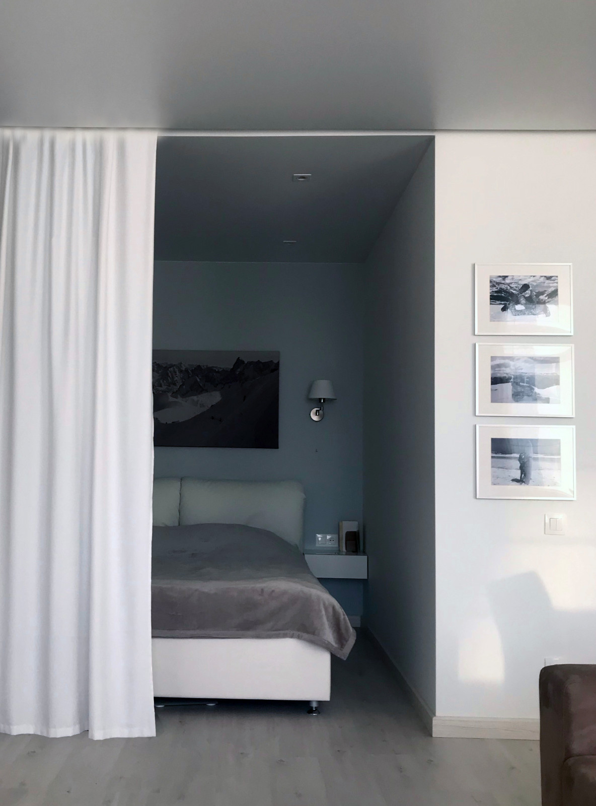 Однокомнатная белая студия