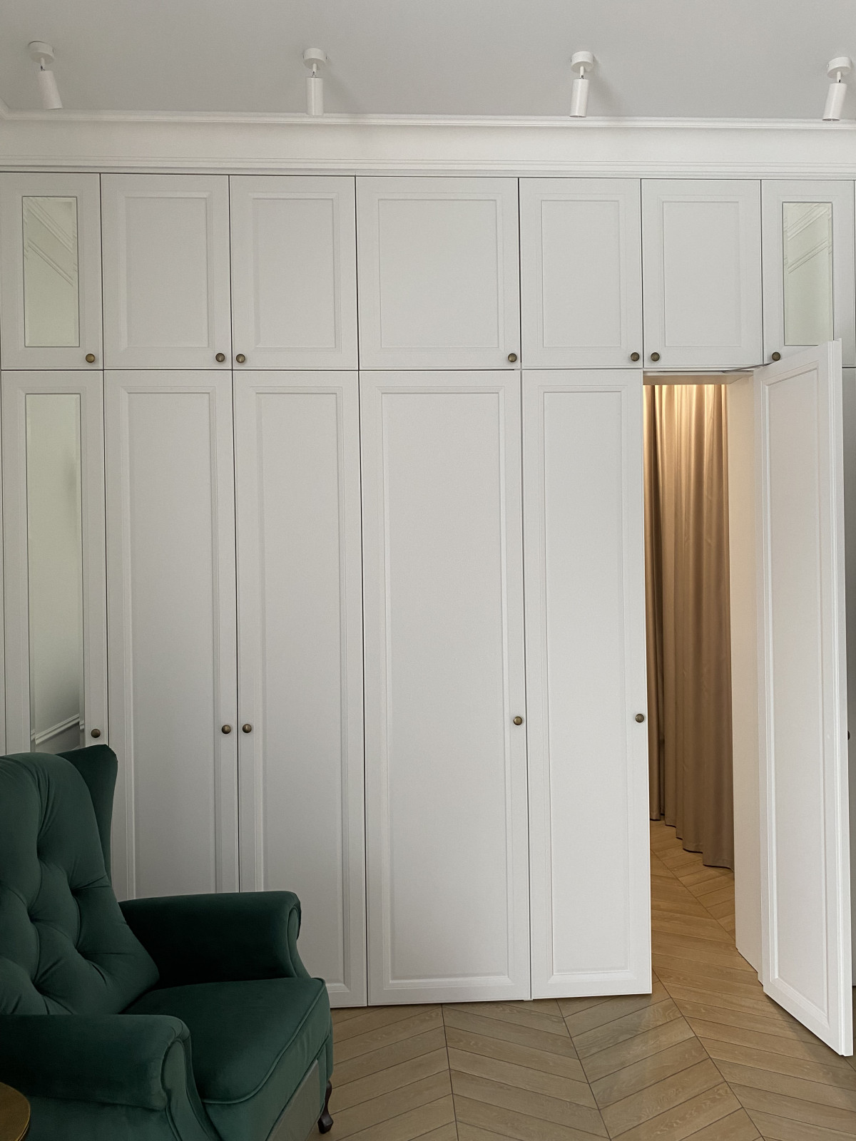 Гардеробный шкаф. Дверь.