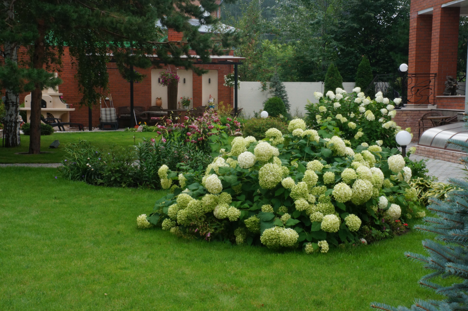 Ландшафтные работы  на частном участке "Вишневая"
