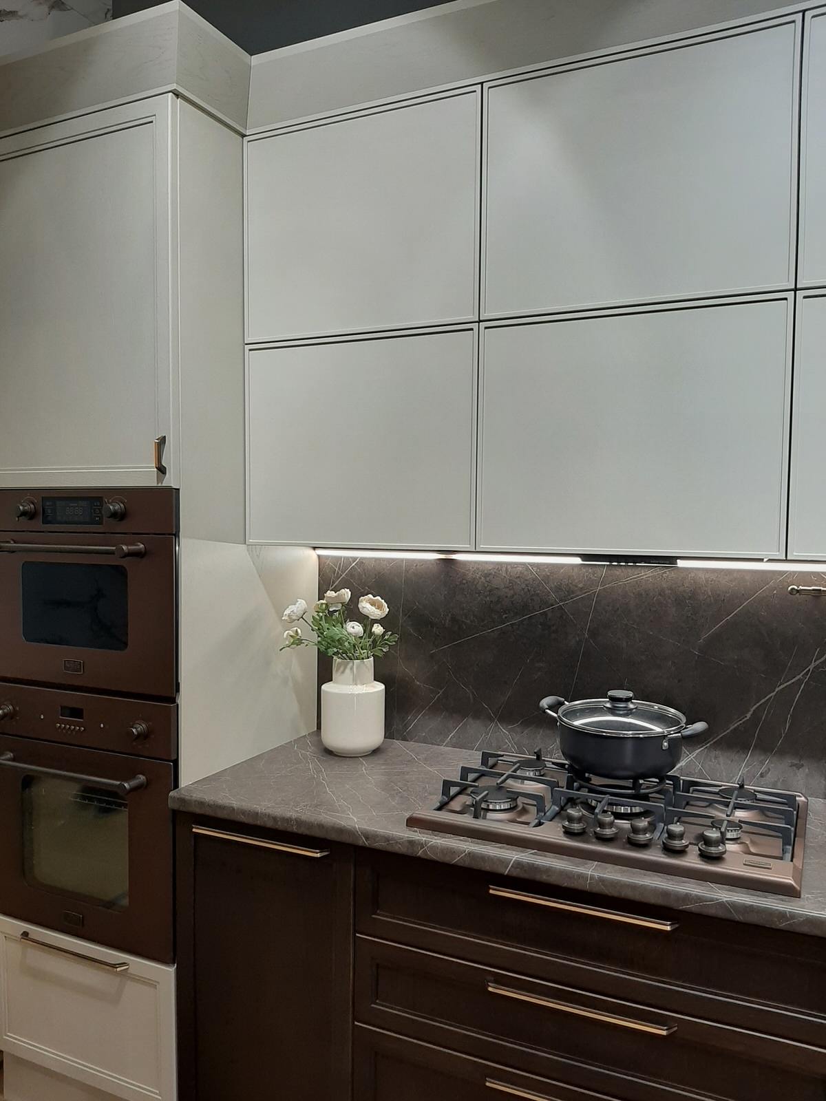 Кухня с тонкой рамкой