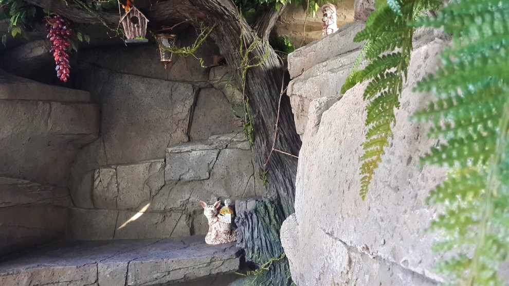 Искусственные скалы.