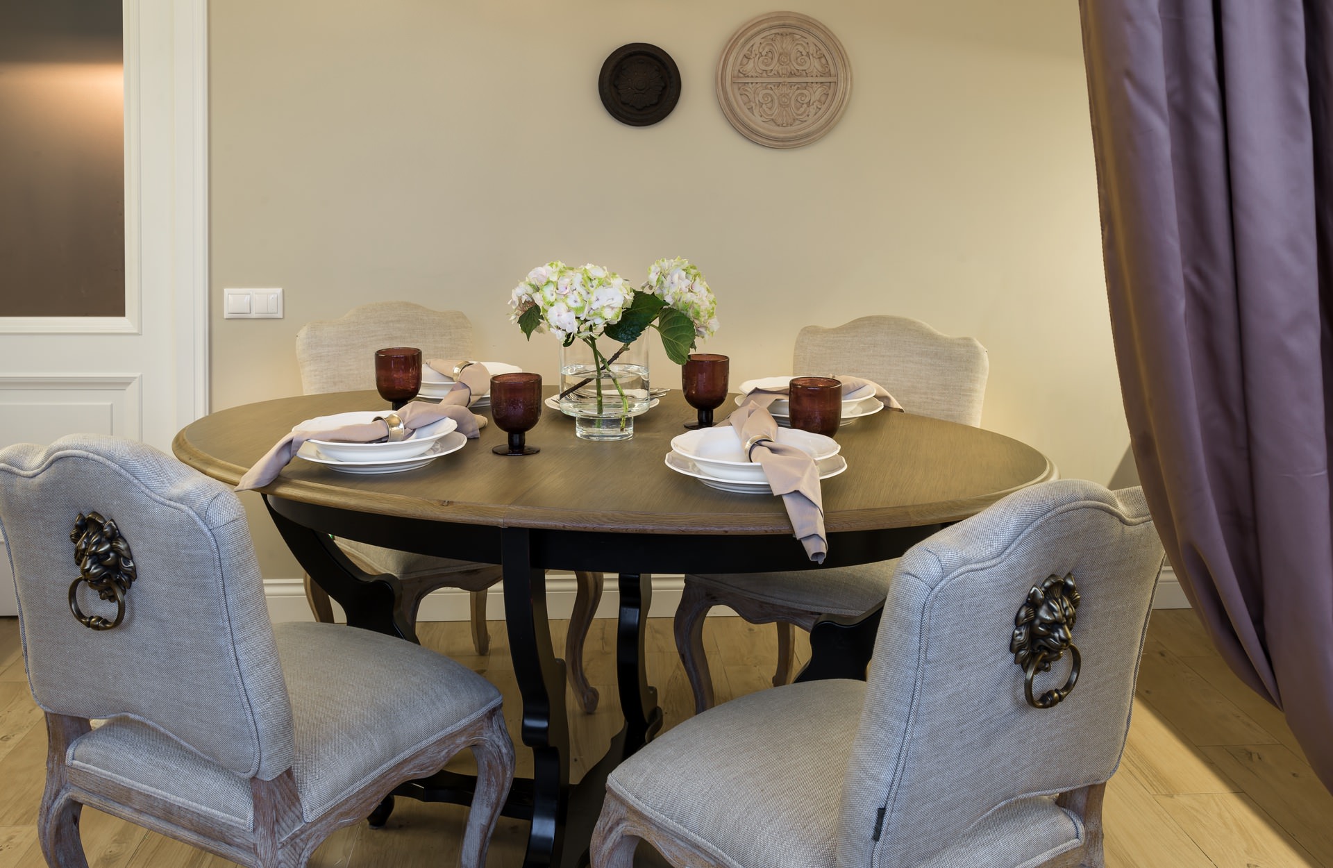 Houzz тур: Небольшая квартира в оттенках бежевого и кофейного