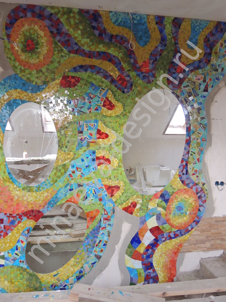 Ручная мозаика в стиле Гауди (25 кв.м), лестничный пролет