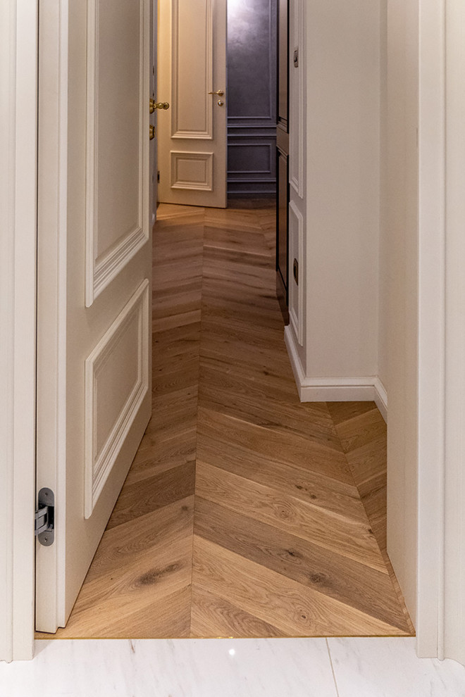 Камень, дерево, латунь. Частный дом в Софии