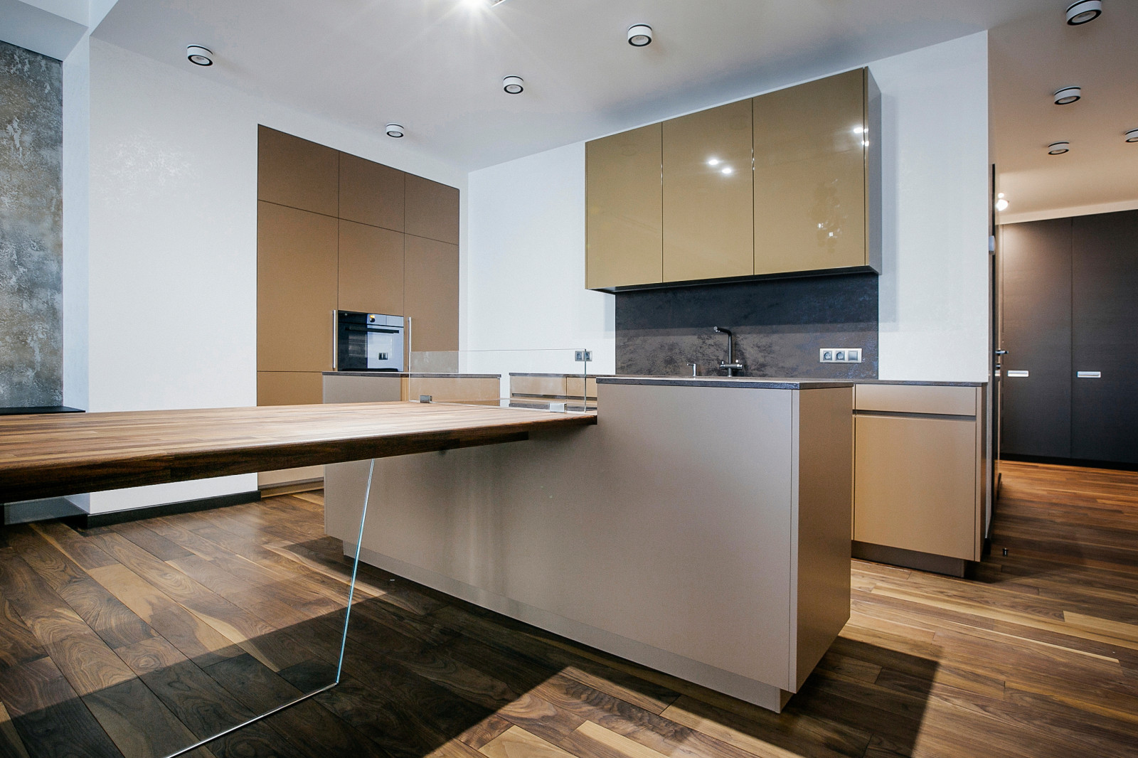 Кухня в пряных тонах