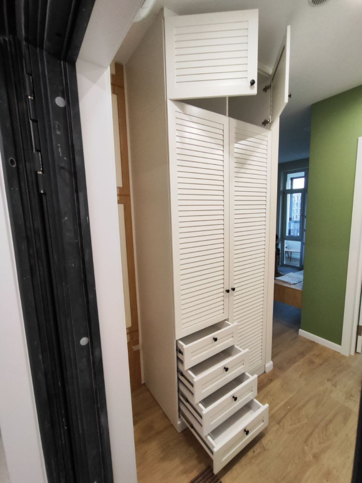 Распашные шкафы