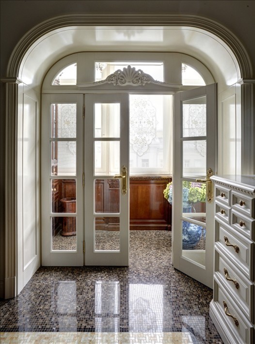 Классические витражные двери