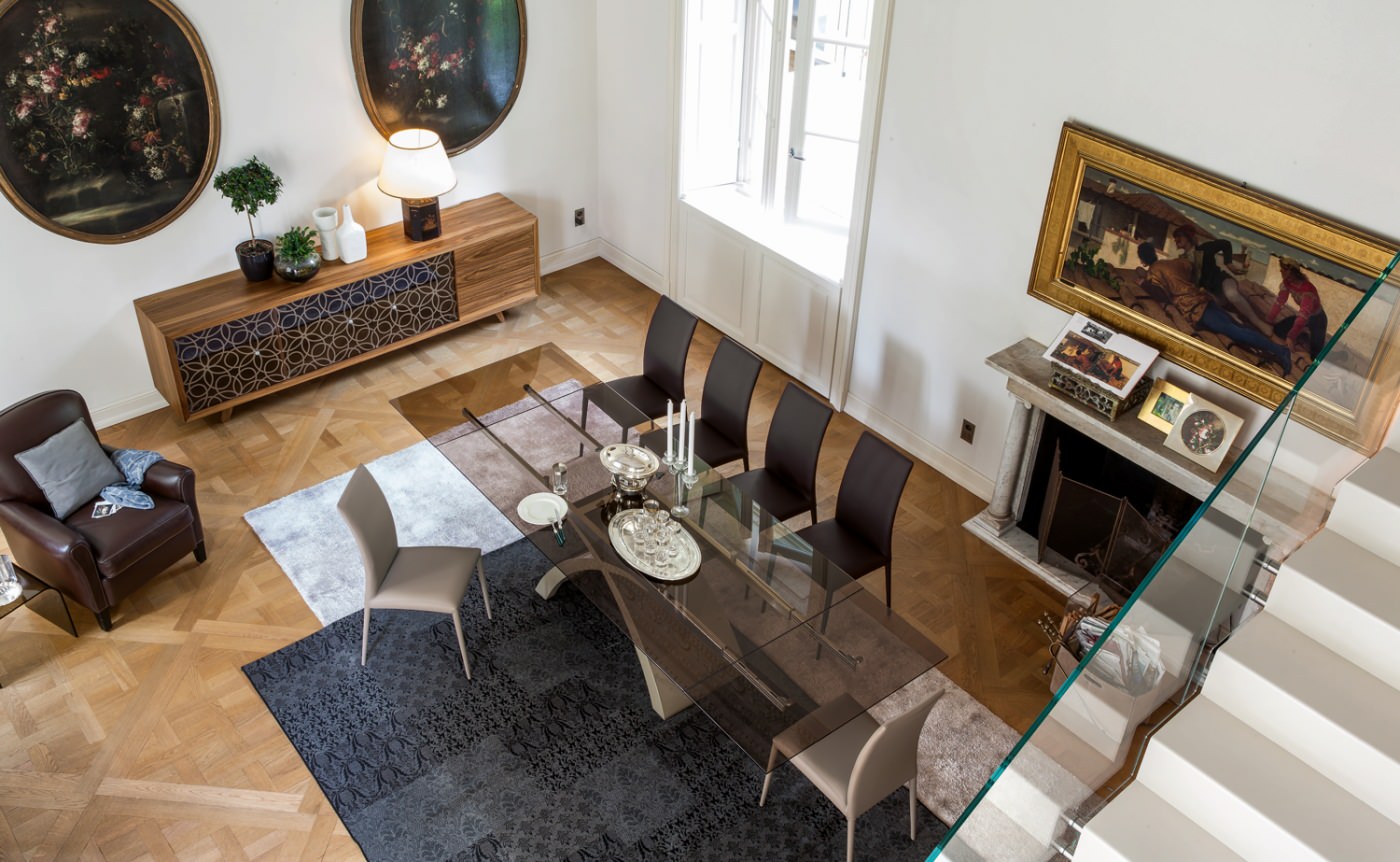 Стол Tokyo с основанием из агломерата.