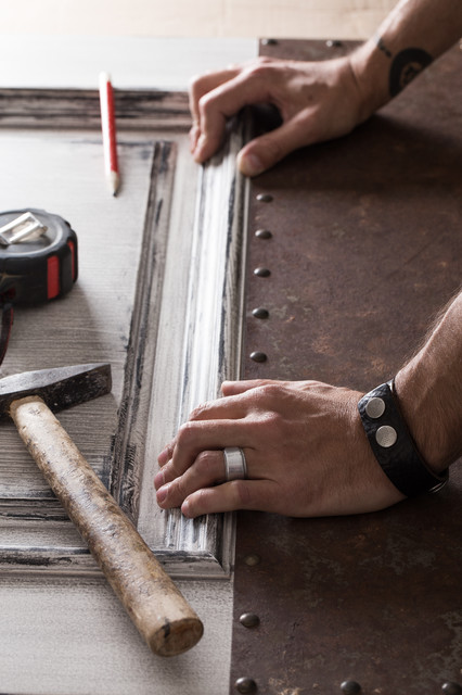 Портрет: Ростовская мастерская лофтовых дверей Doors Brothers