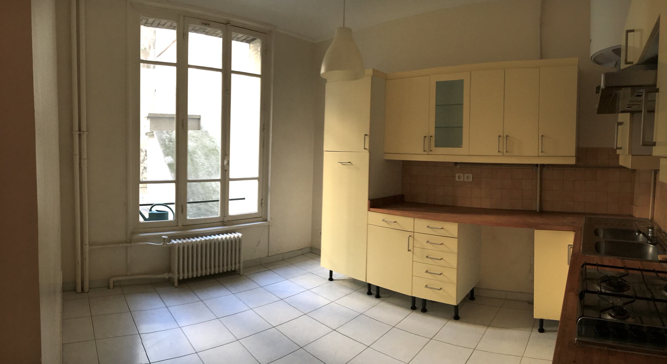 До и после: Оттенки терракоты в небольшой парижской квартире