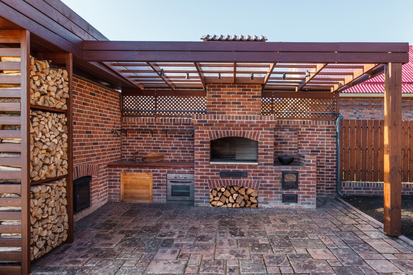 Фрагмент зоны барбекю.