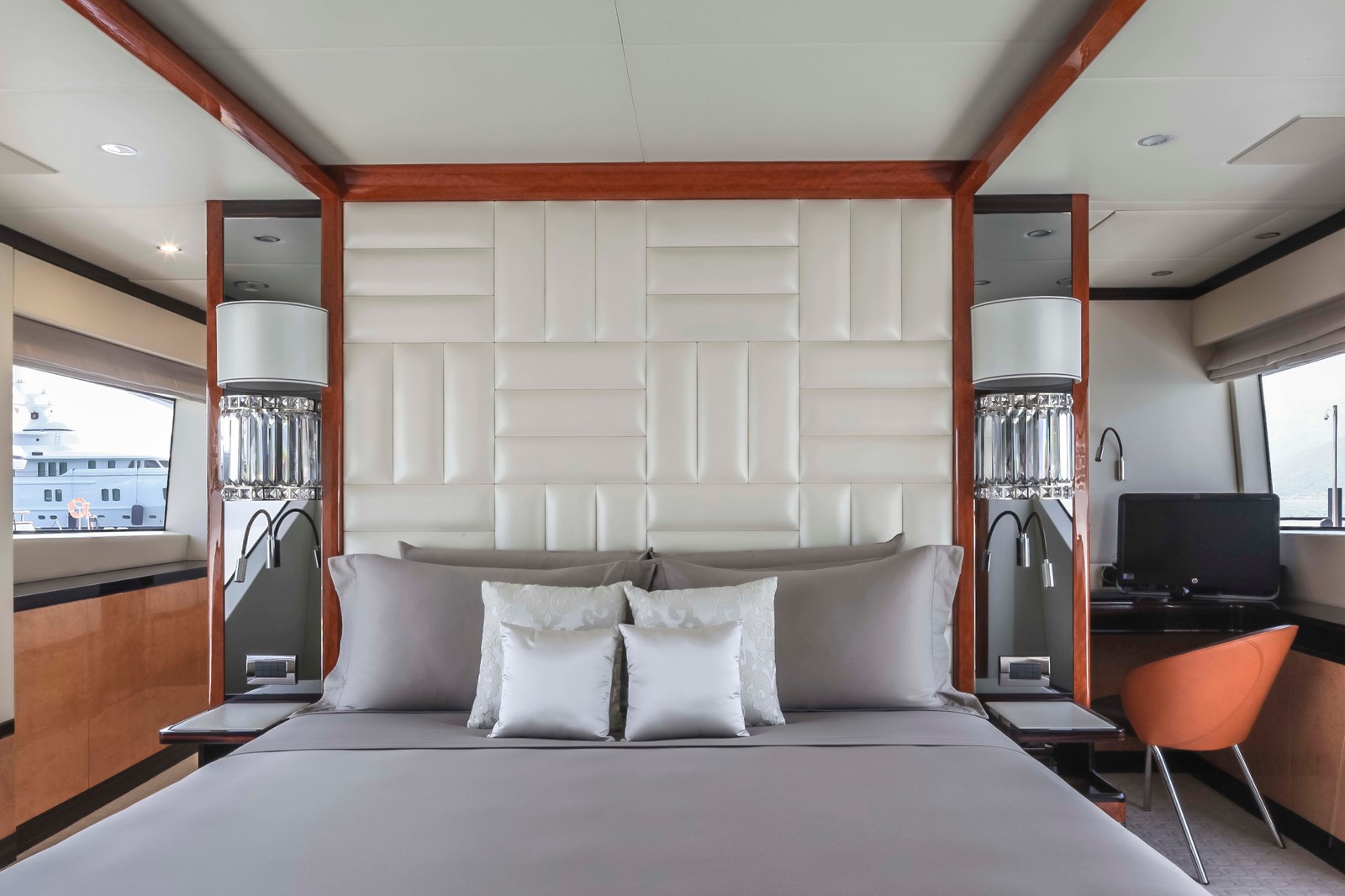 Интерьеры яхты Benetti108  "Varvara"