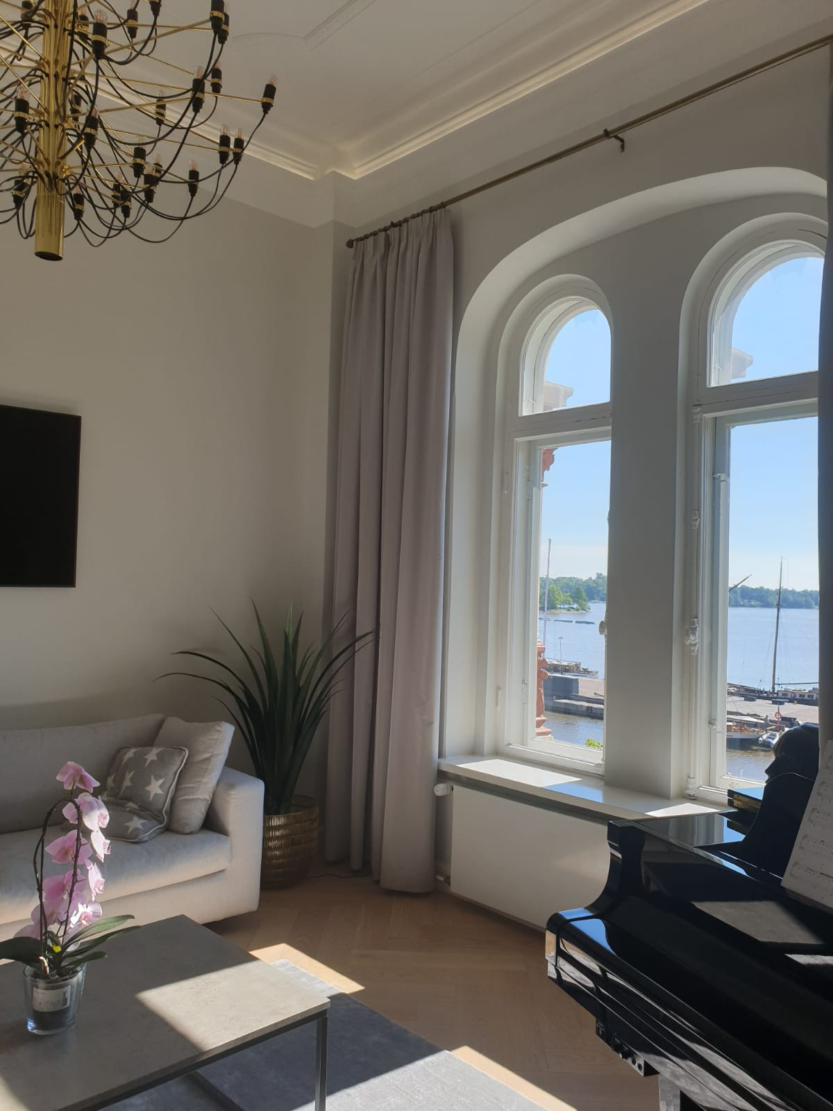 Квартира на набережной