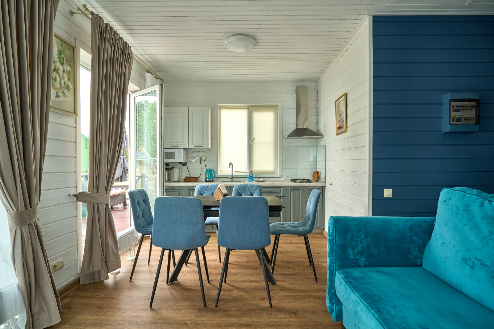 База отдыха на берегу озера. Ялкала.