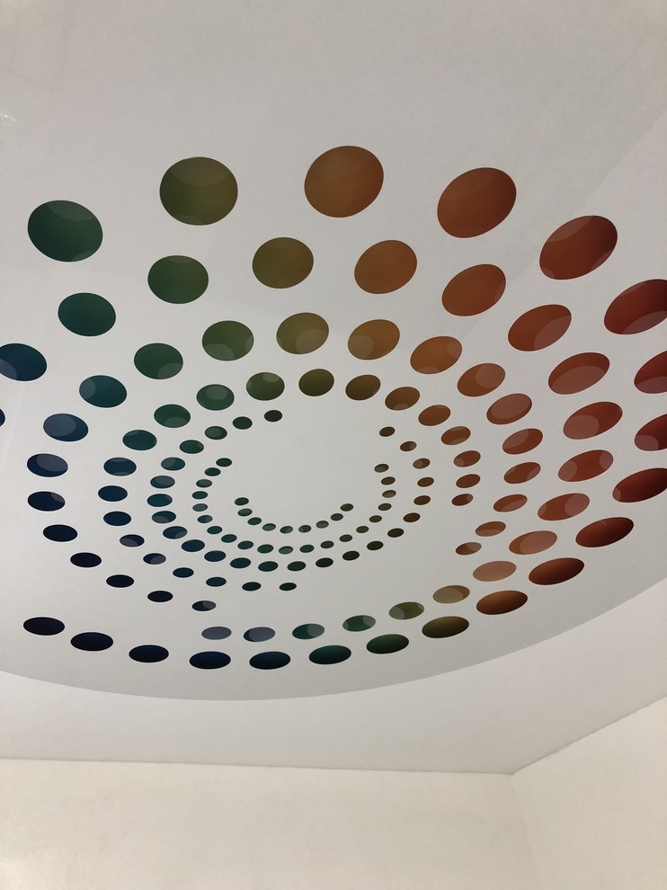 Перфорированный натяжной потолок в офисе