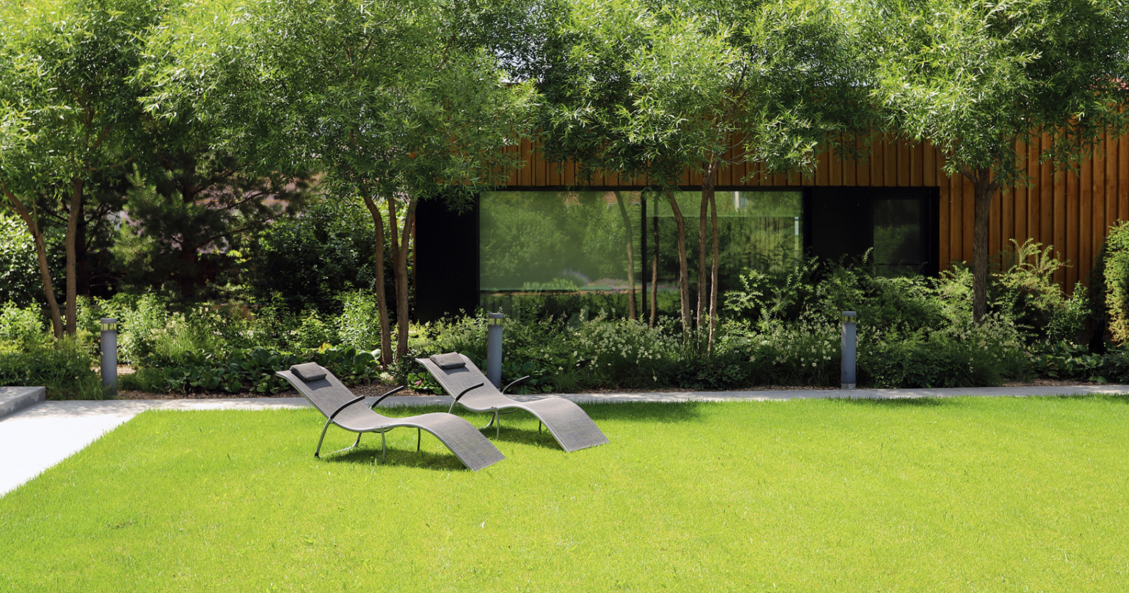 Обложка проекта: сад в городе