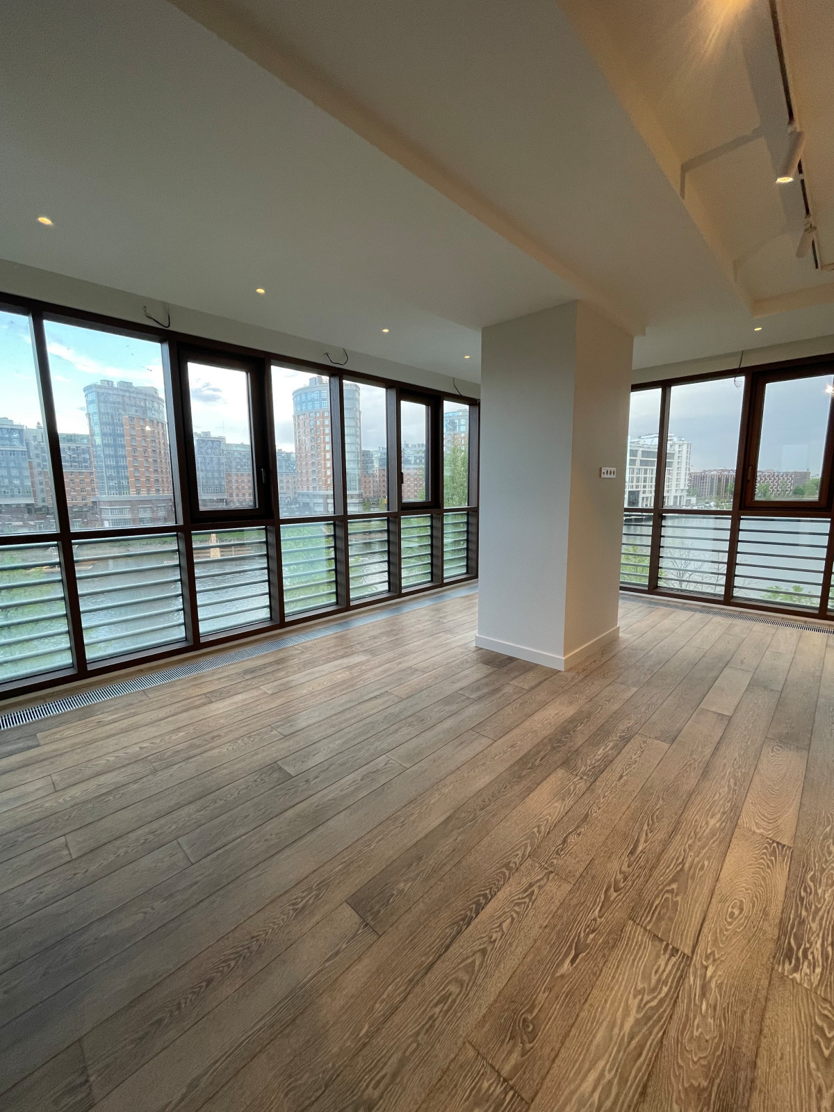 Обложка проекта: Крестовский de luxe