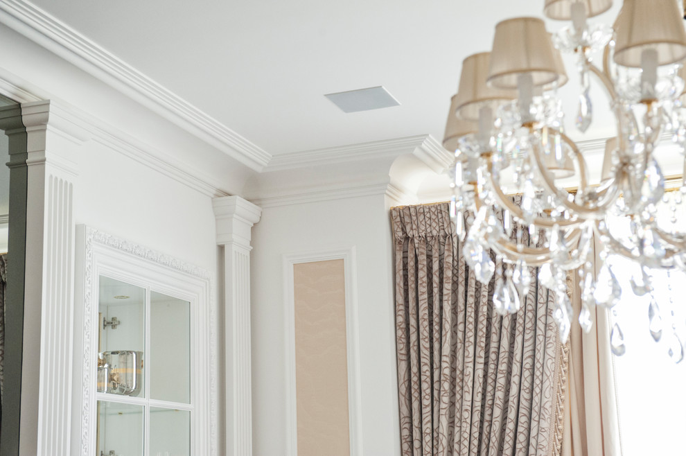 Домашний кинотеатр в гостиной.