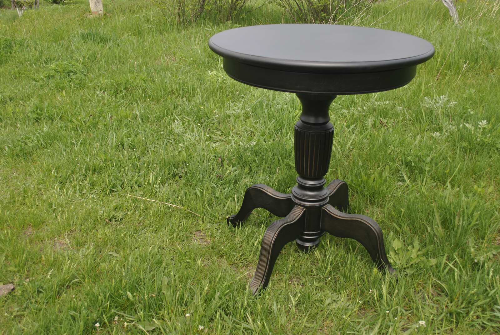 Часы каминные, настольные из древесины, резные ручной работы.