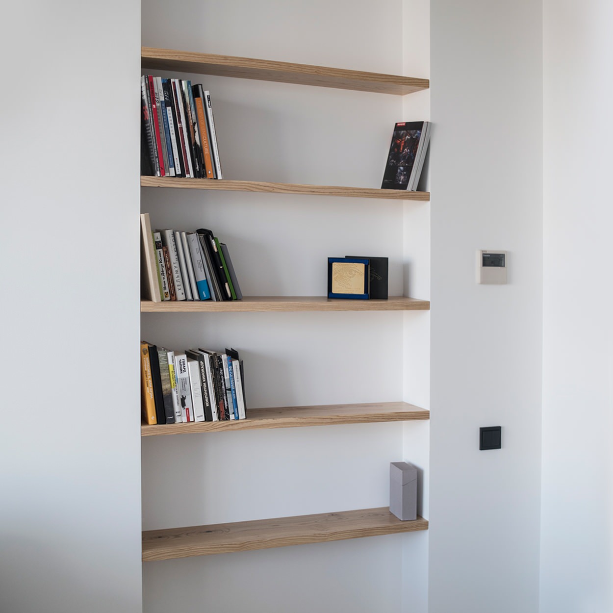 Обложка проекта: Ясеневые подвесные полки