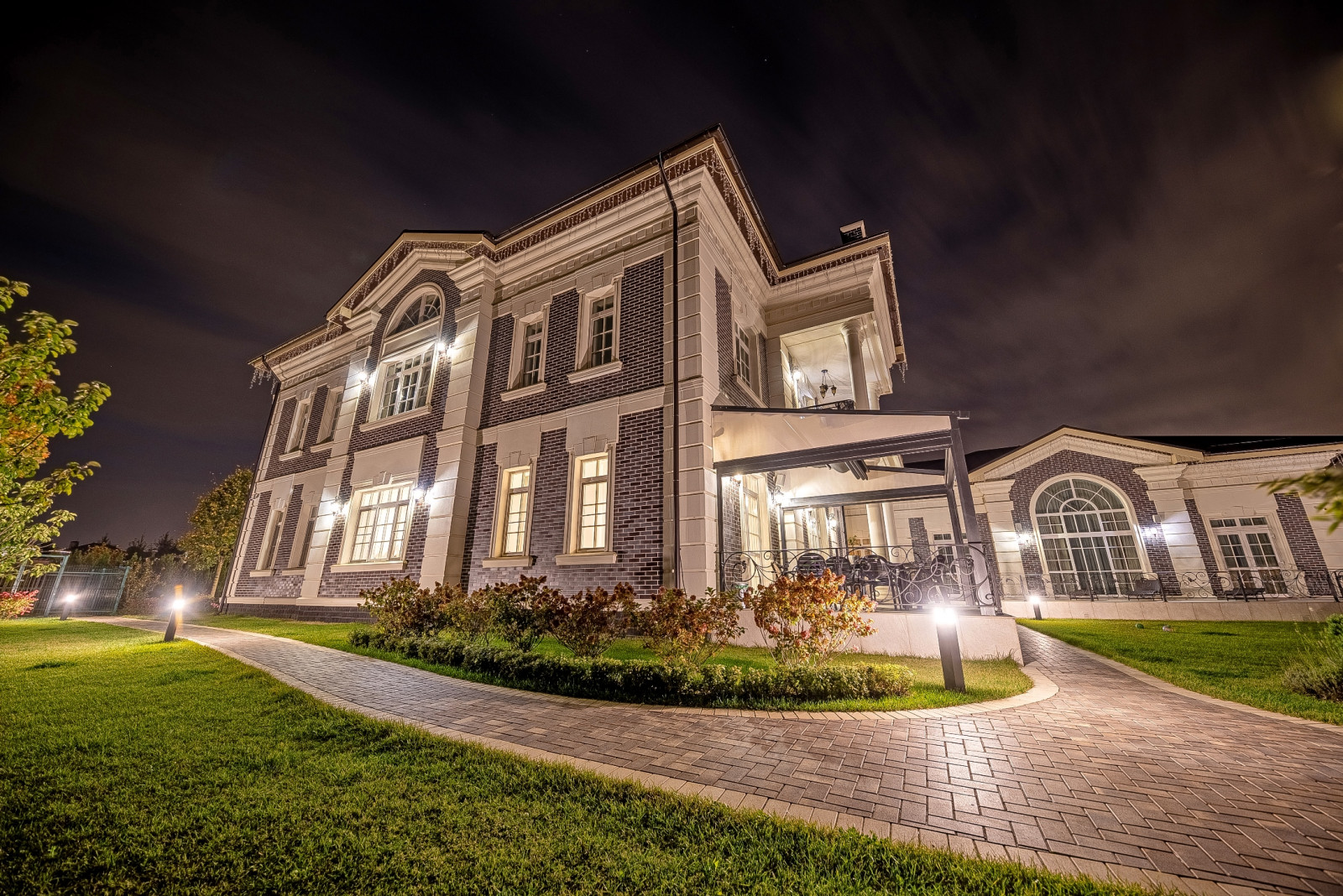 Ландшафтная подсветка участка в КП Миллениум Парк