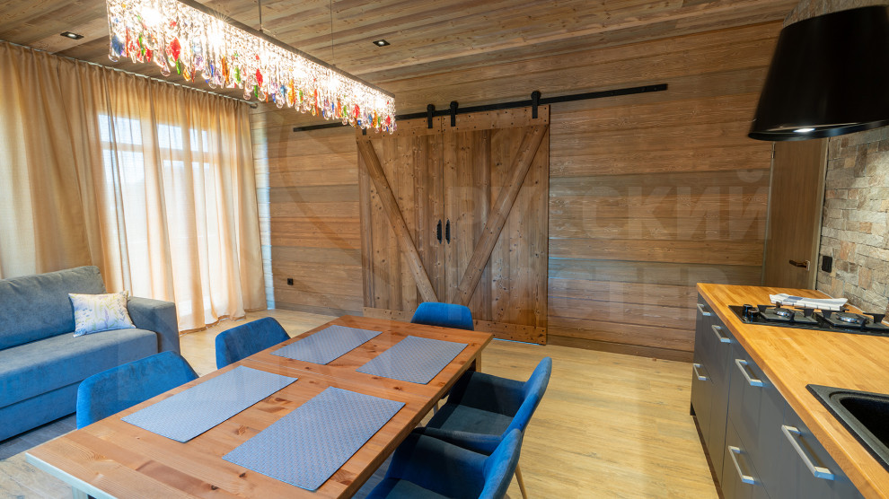 Дом в стиле шале на берегу Правдинского озера