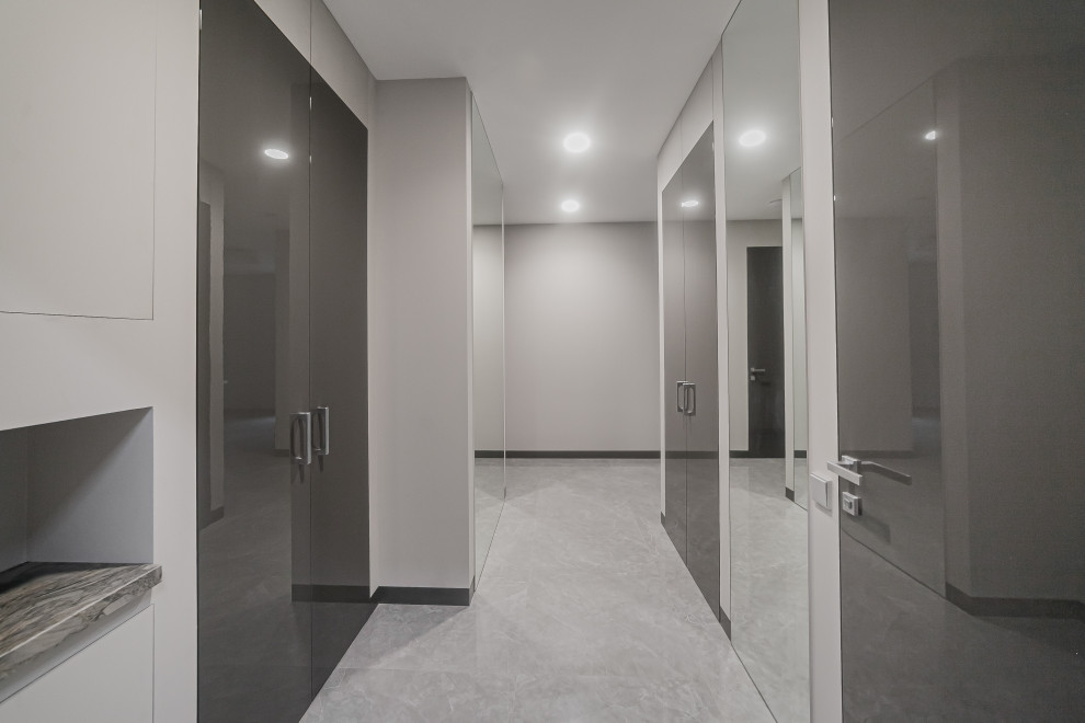 Шкафы с глянцевыми фасадами в цвете Minotti