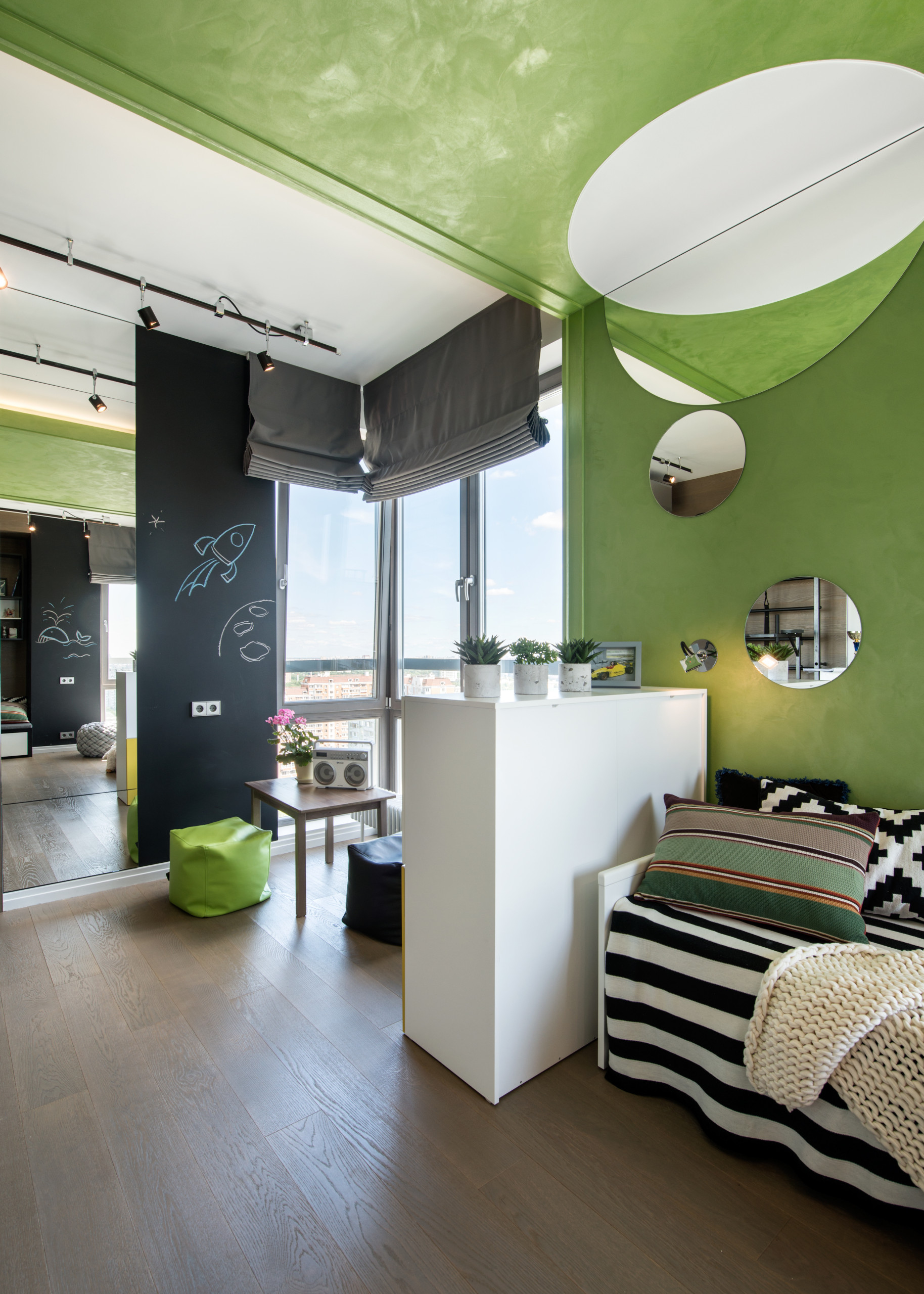 Houzz тур: Кашпо Родриго и керамогранит в спальне для молодой семьи