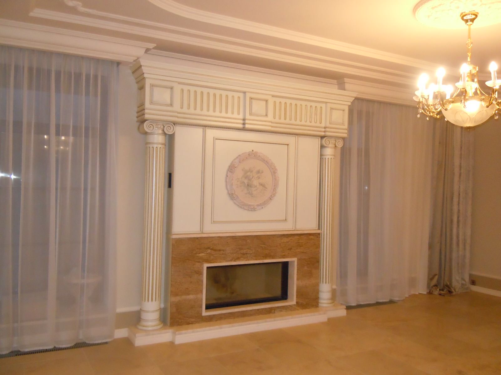 Классические шторы в загородный дом