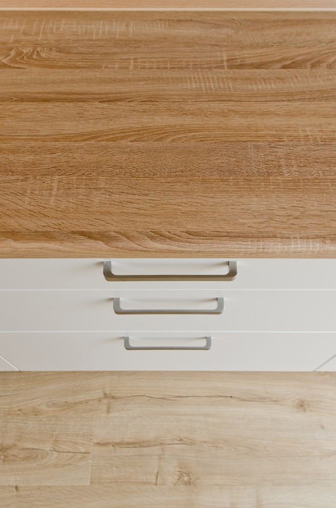 елая кухня в скандинавском стиле на проспекте Весеннем.