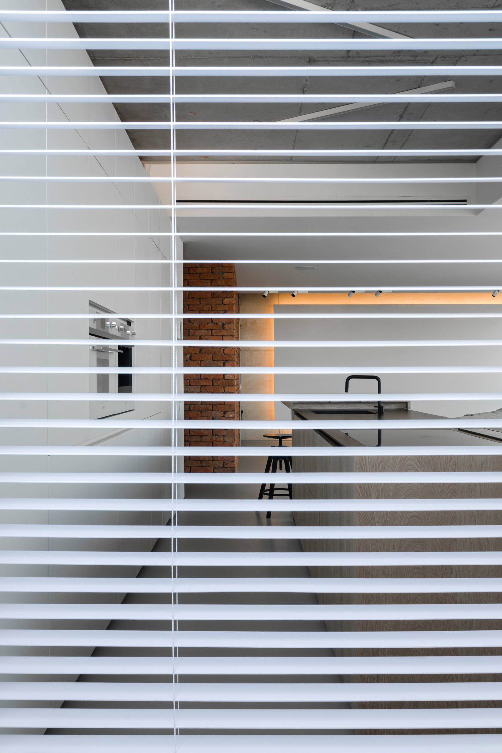 Houzz Молдавия: Пентхаус с настоящим деревом в спальне