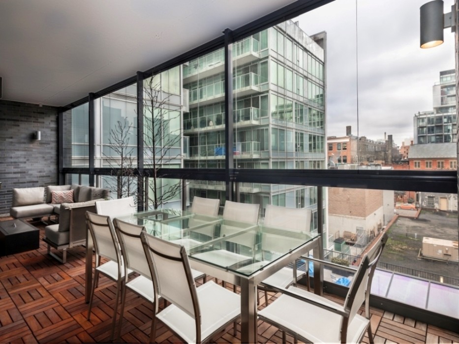 Интерьер офисного балкона